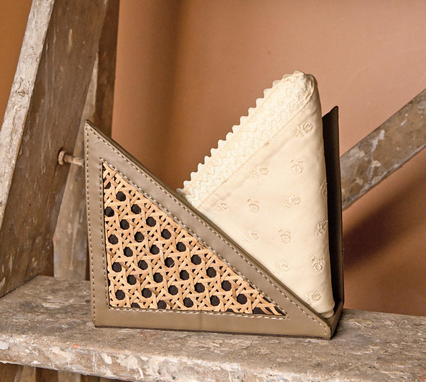 Weave Tissue Holder
