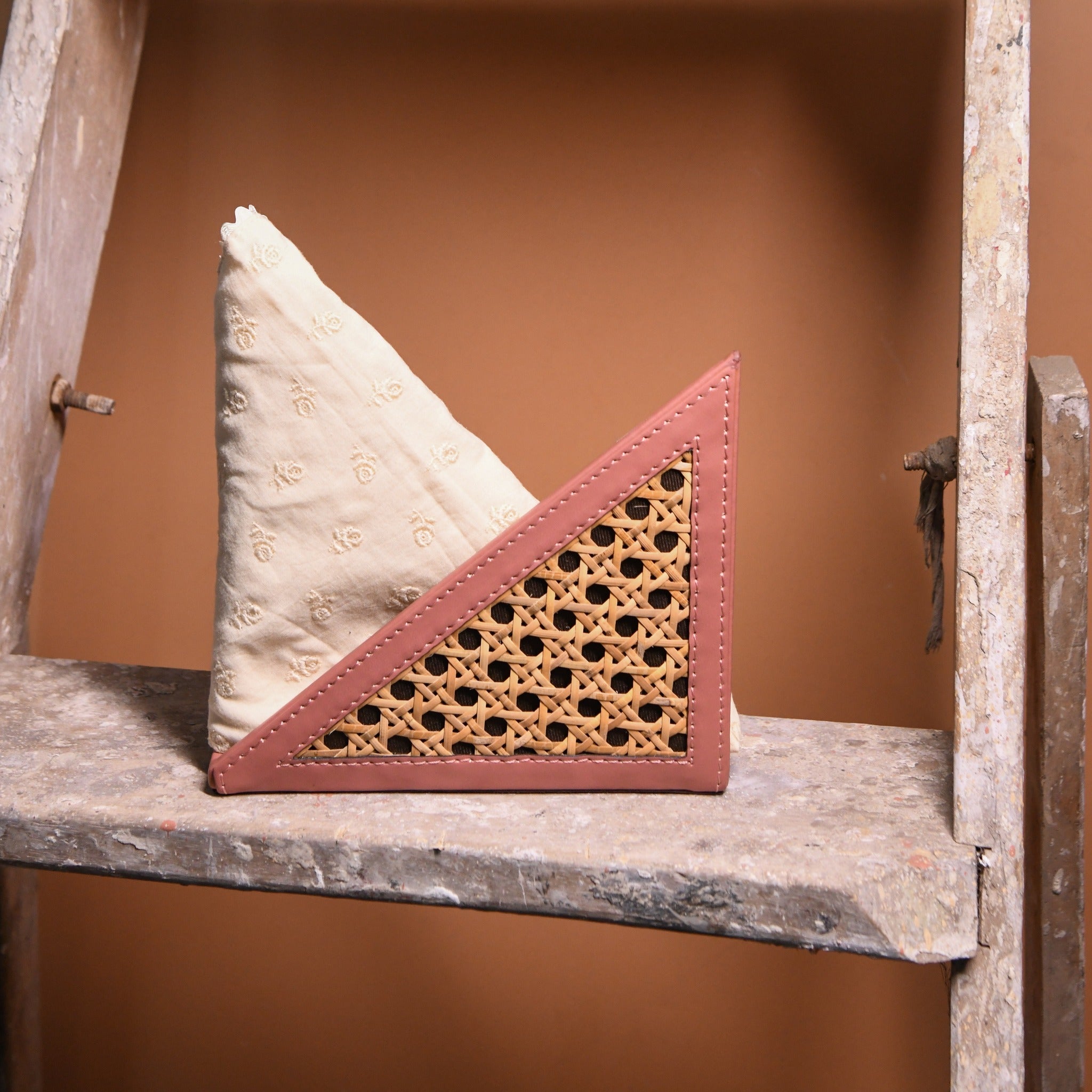 Weave Tissue Holder